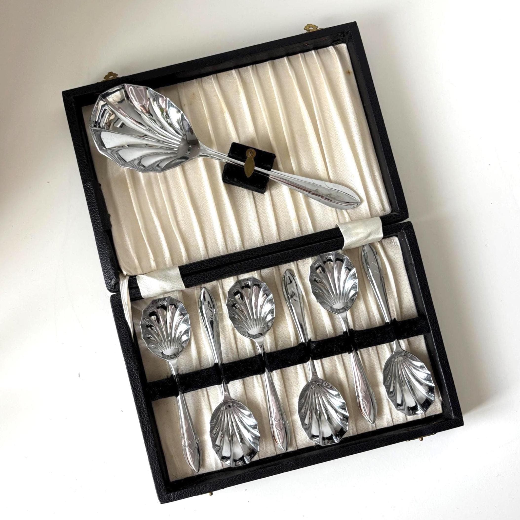 Vintage Sheffield Chrome Plated Nickel Silver Shell Spoon Set Boxed Art Deco Serving Spoons